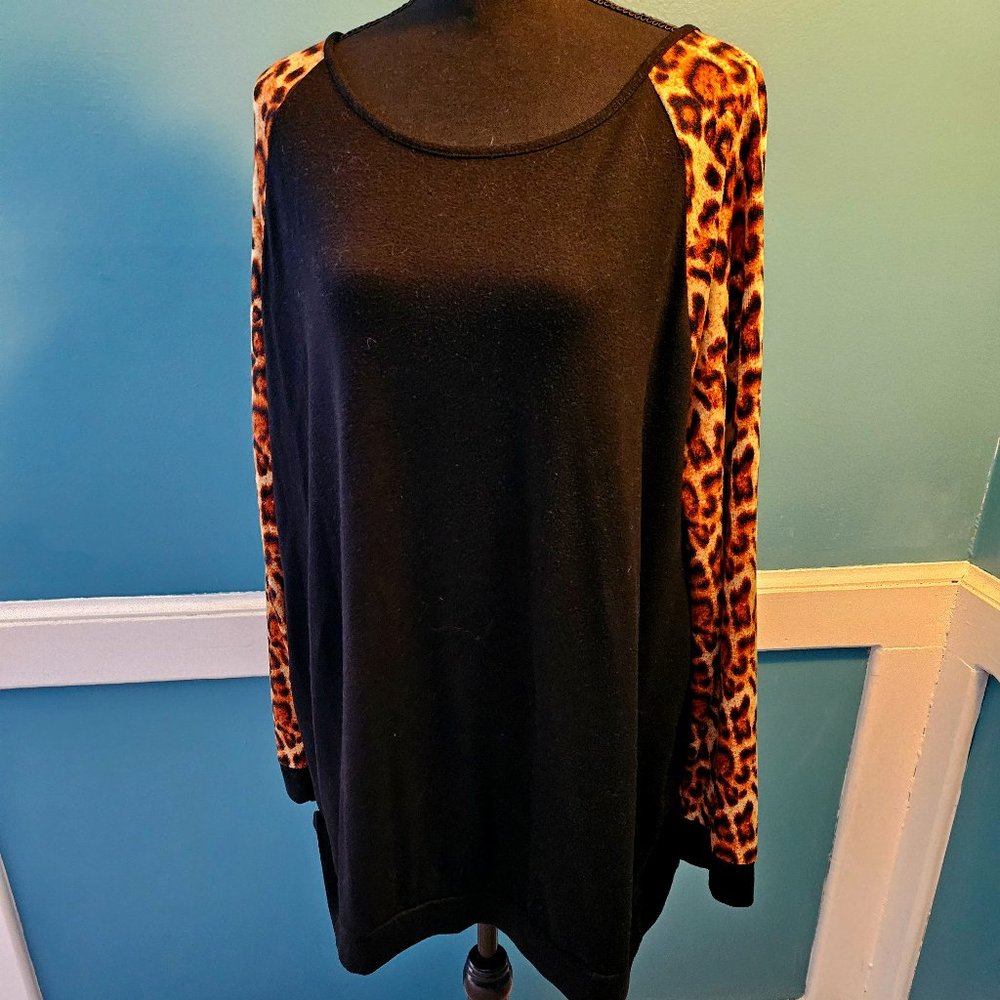Allegrace Black with Animal Print Long Sleeves Shirt. Comfortable/Long. Size 24W